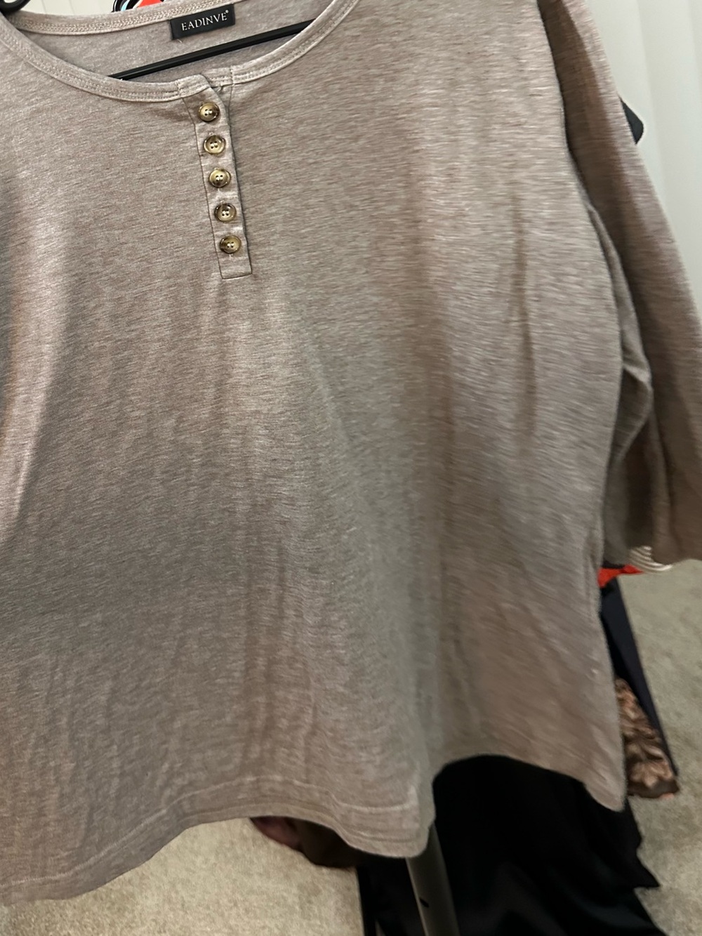 Eadinve Long-Sleeve Henley Top in Taupe